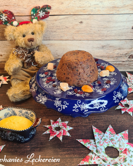 Christmas Pudding mit Rum-Butter