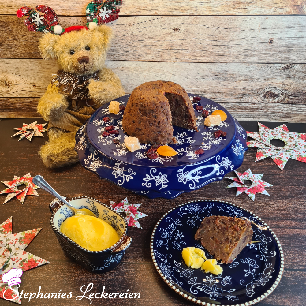 Christmas-Pudding mit Rum-Butter